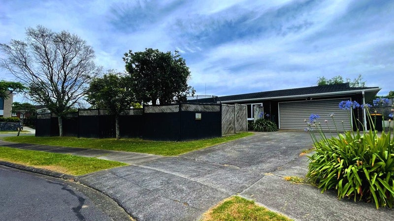 8 Markham Place, Bucklands Beach, Auckland - Carousel 1