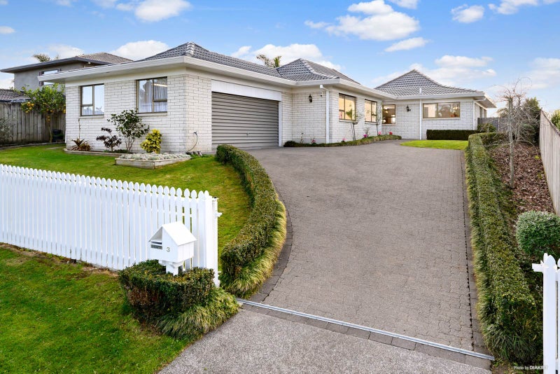 3 Elana Court, Conifer Grove, Takanini - Carousel 1