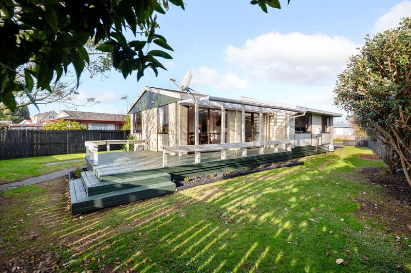 38 Garland Drive, St Andrews, Hamilton - Carousel 1