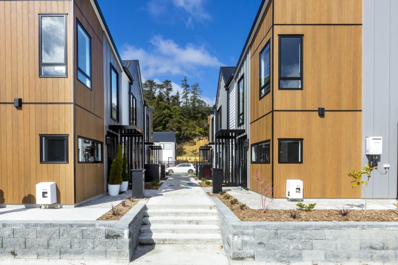 8 Reakes Crescent, Wallaceville, Upper Hutt - Carousel 2