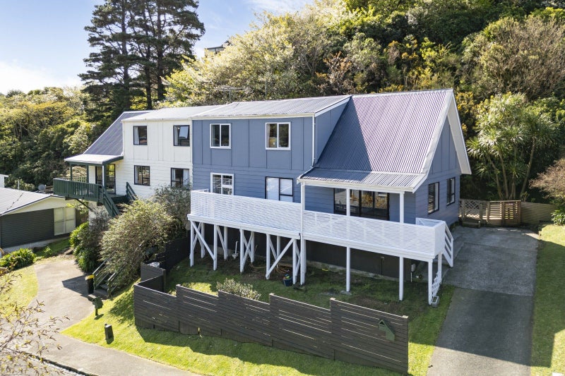 9 Hazlewood Avenue, Karori, Wellington - Carousel 1