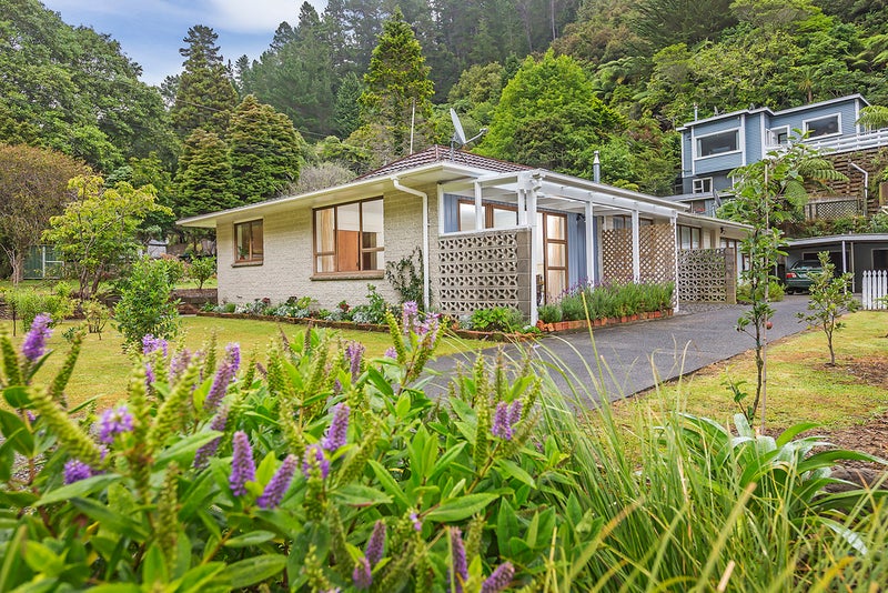 1/110 PINEHAVEN RD, PINEHAVEN, UPPER HUTT - Carousel 1