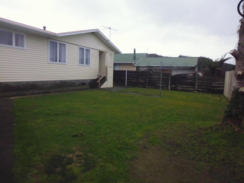 17 Kumeroa Grove, Wainuiomata, Lower Hutt - Carousel 11