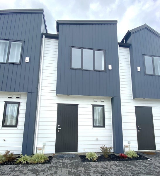 6/112 Moore Street, Howick, Auckland - Carousel 1