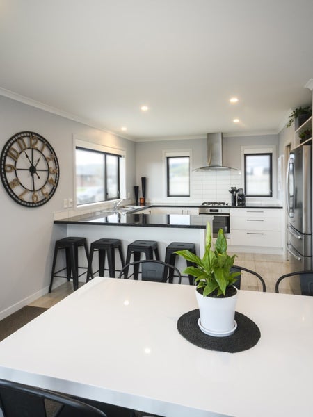 18 Cyprus Place, Fitzherbert, Palmerston North - Carousel 21