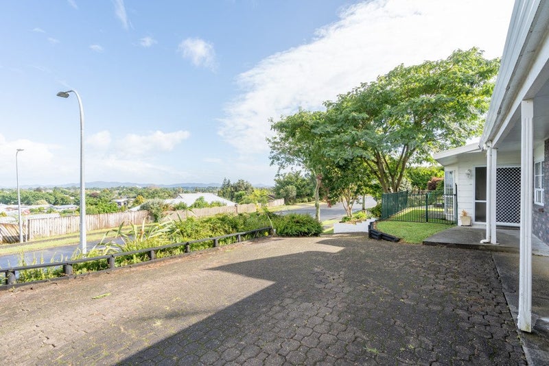 33 Pohutukawa Drive, Pukete, Hamilton - Carousel 2