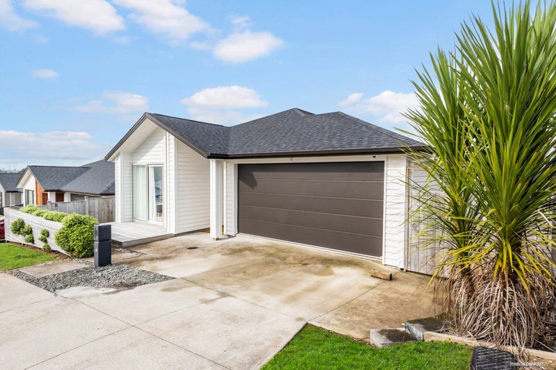 8 Joseph Kokich Avenue, Swanson, Auckland - Carousel 1