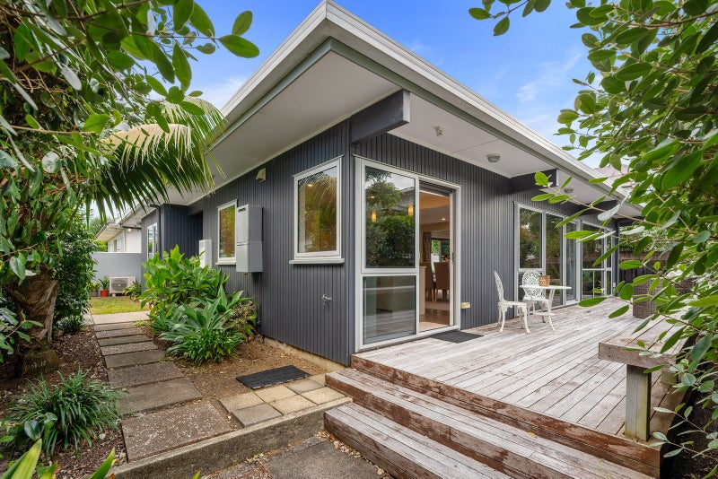 25E Saltburn Road, Milford, Auckland - Carousel 1