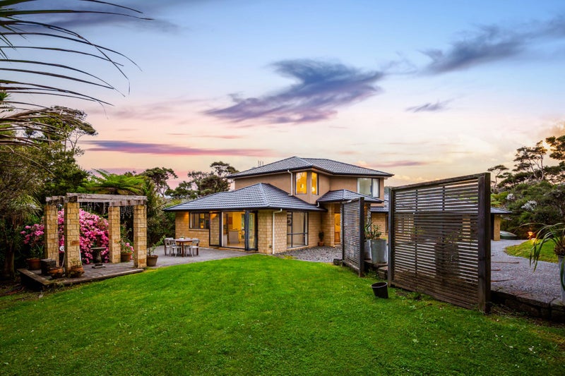 129 Stoney Creek Drive, Henderson - Carousel 1