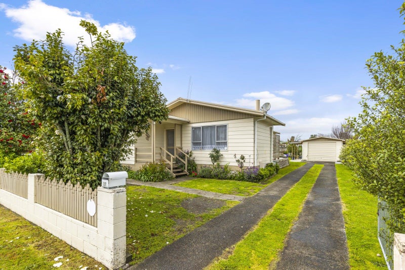 27 Lindsay Crescent, Nawton, Hamilton - Carousel 1
