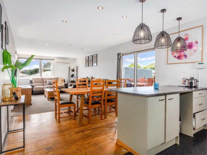 136 Driver Crescent, Cannons Creek, Porirua - Carousel 1