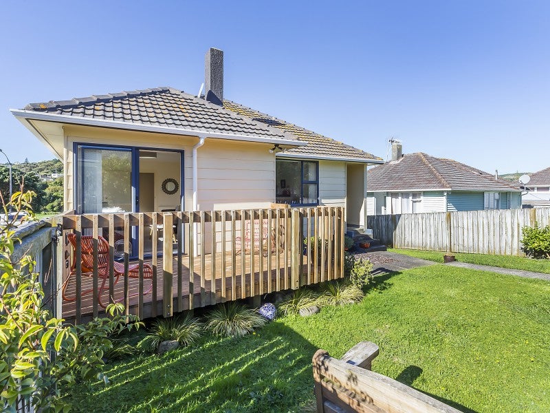 110 Main Road, Titahi Bay, Porirua - Carousel 1