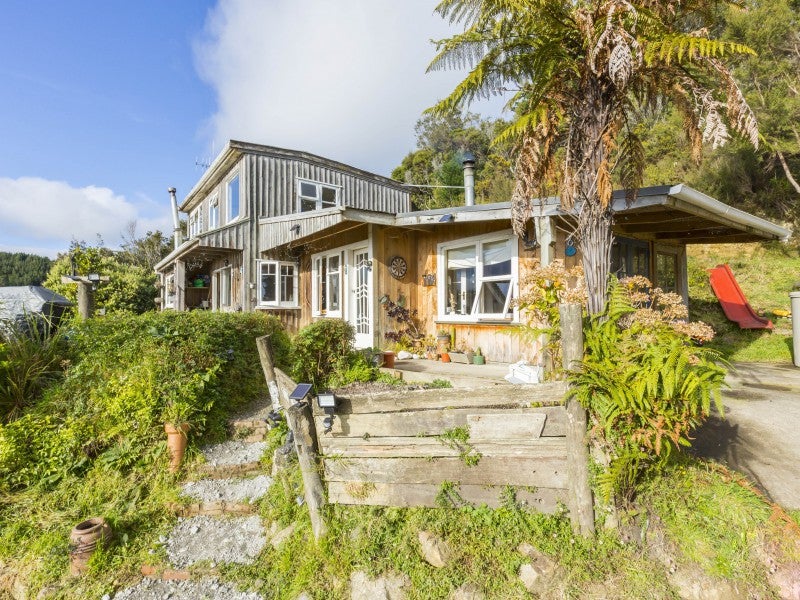 132 Sierra Way, Blue Mountains, Upper Hutt - Carousel 2