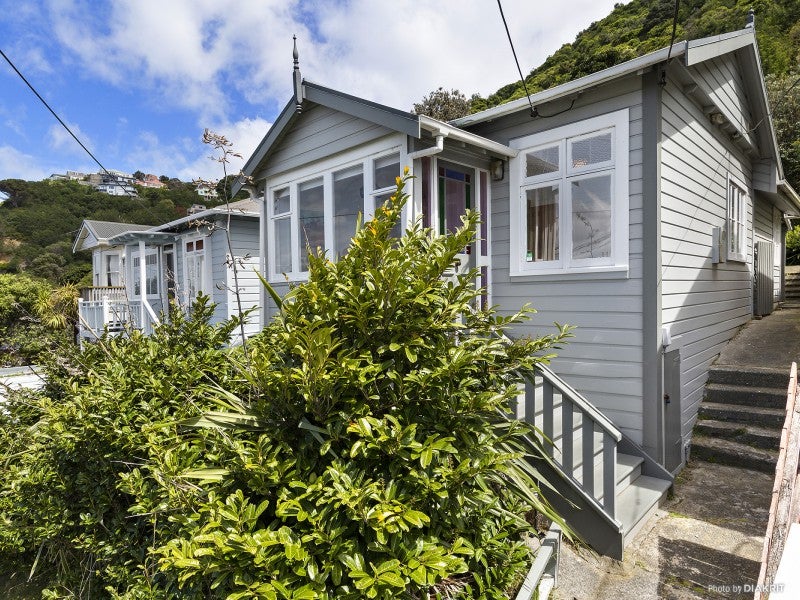 174 Sutherland Road, Lyall Bay, Wellington - Carousel 1