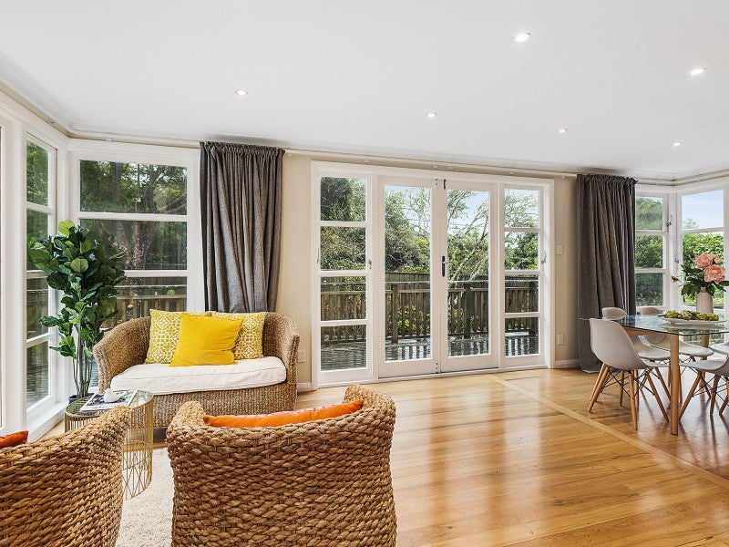 11 Homewood Avenue, Karori, Wellington - Carousel 1