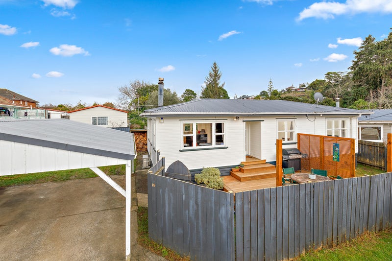 2/24 Woodside Road, Massey, Auckland - Carousel 1