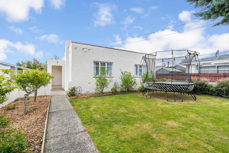 1/4 WILFORD ST, WALLACEVILLE, UPPER HUTT - Carousel 1