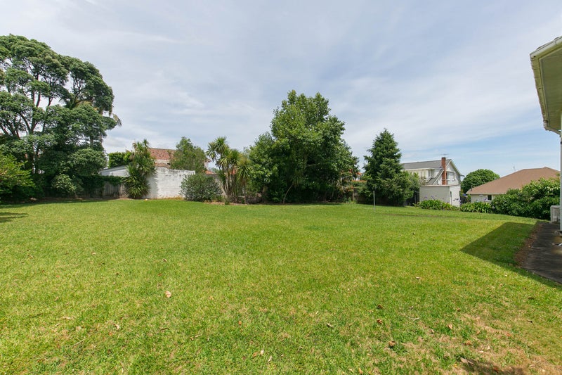 64 Marine Parade, Herne Bay, Auckland - Carousel 6