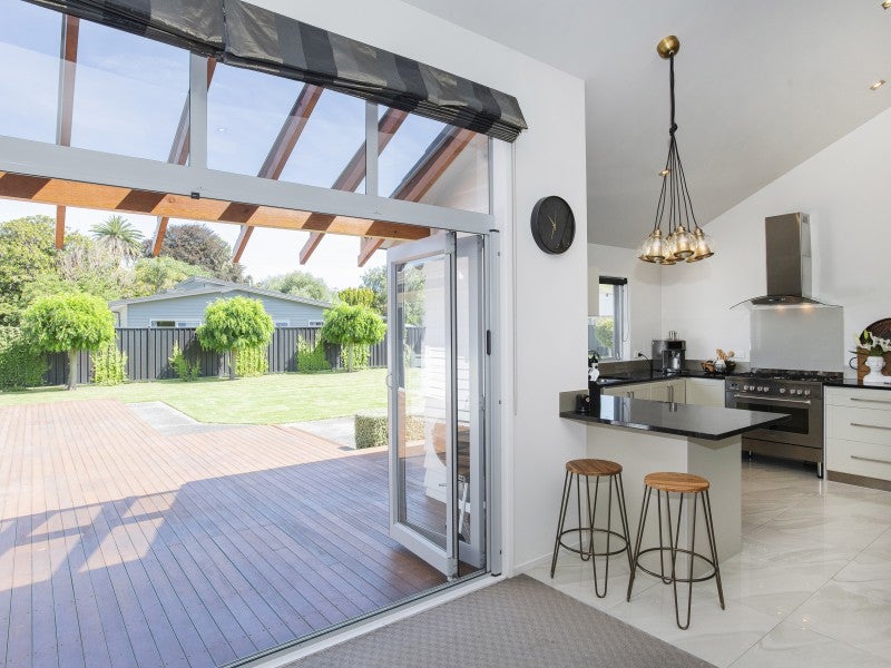 5 Sterling Park, Lytton West, Gisborne - Carousel 2