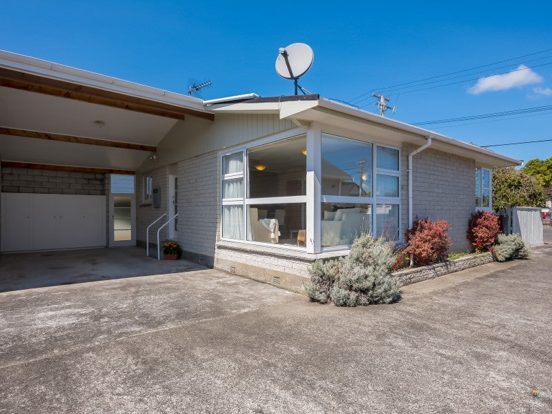 2/16 Whites Line West, Woburn, Lower Hutt - Carousel 1