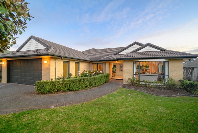 15 Trovare Place, Golflands, Auckland - Carousel 2