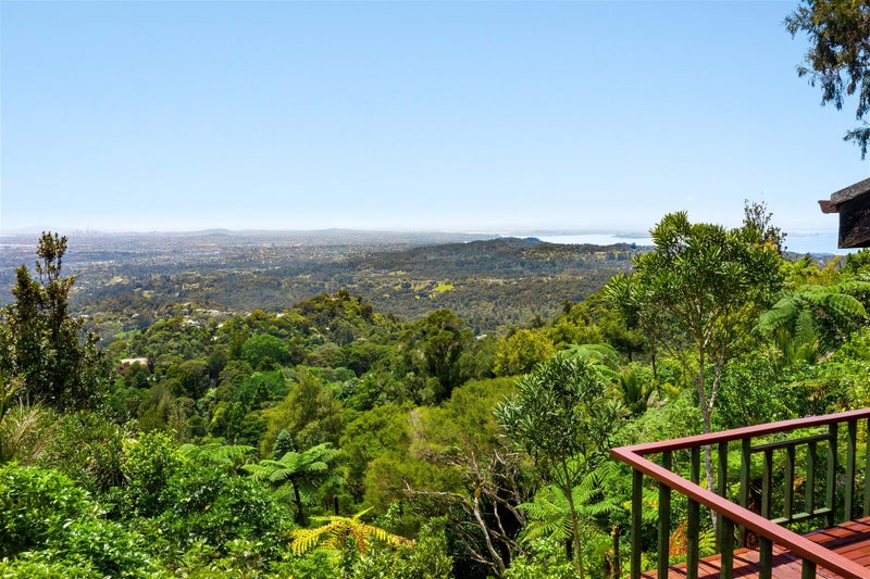 13 Quinns Road, Waiatarua, Auckland - Carousel 1