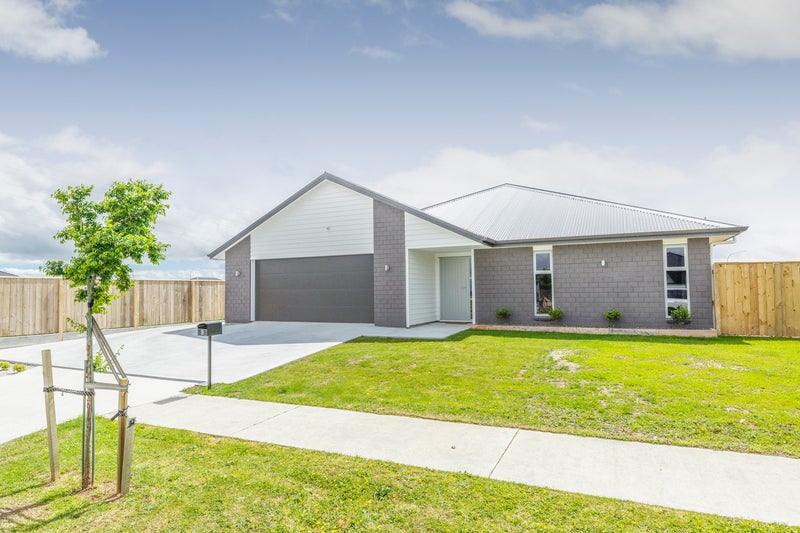 9 Cyprus Place, Fitzherbert, Palmerston North - Carousel 1