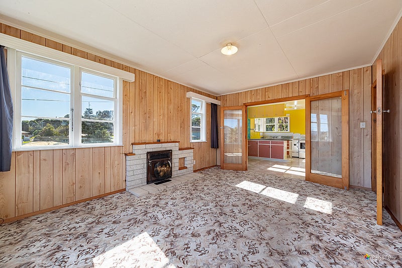 5 Berkshire Grove, Cannons Creek, Porirua - Carousel 2