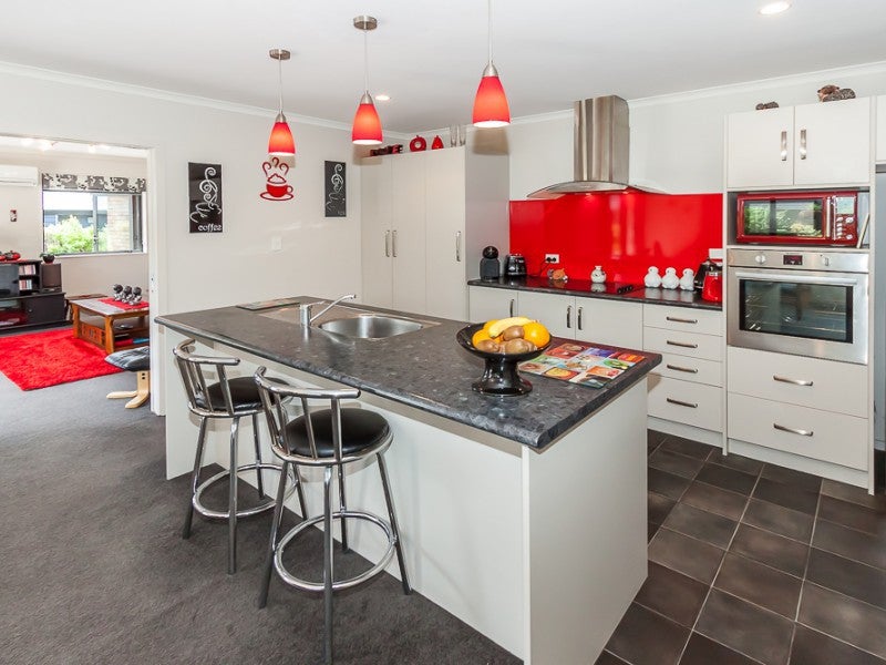 16 Galea Grove, Kelvin Grove, Palmerston North - Carousel 2