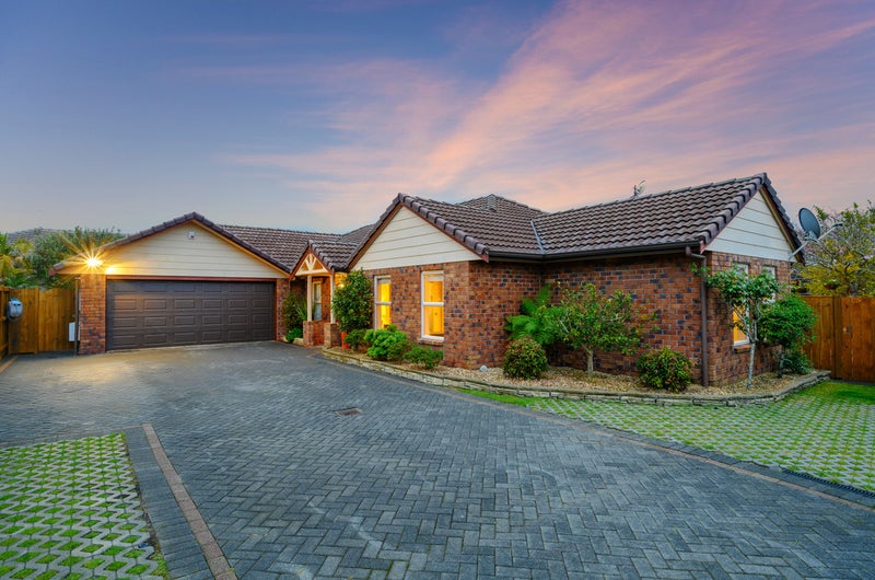 19 Newbliss Crescent, East Tamaki Heights, Auckland - Carousel 1