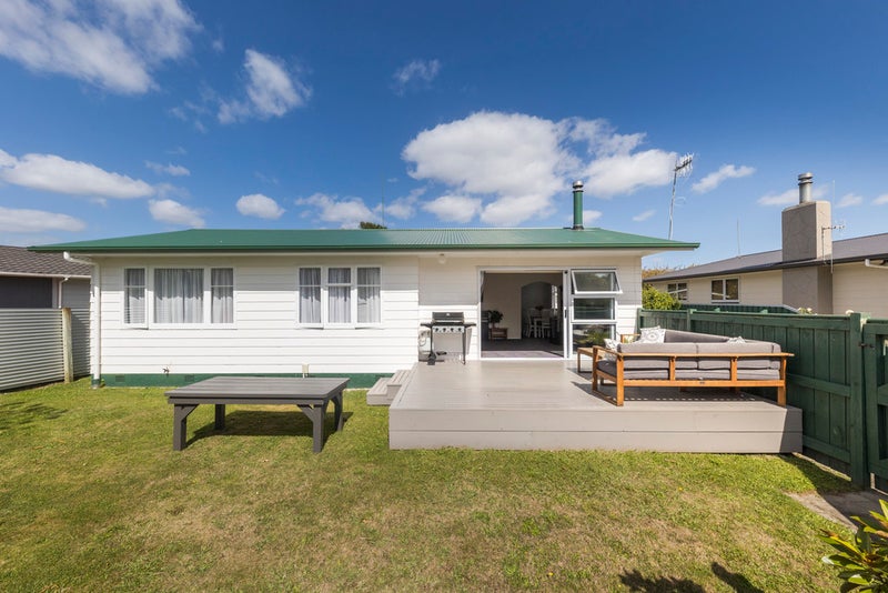 30 Ruamahanga Crescent, Terrace End, Palmerston North - Carousel 2