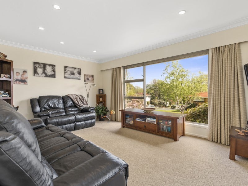 12 St Francis Grove, Waterloo, Lower Hutt - Carousel 2