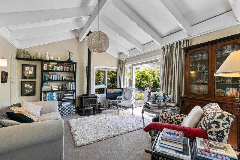 7 Newcombe Crescent, Karori, Wellington - Carousel 2