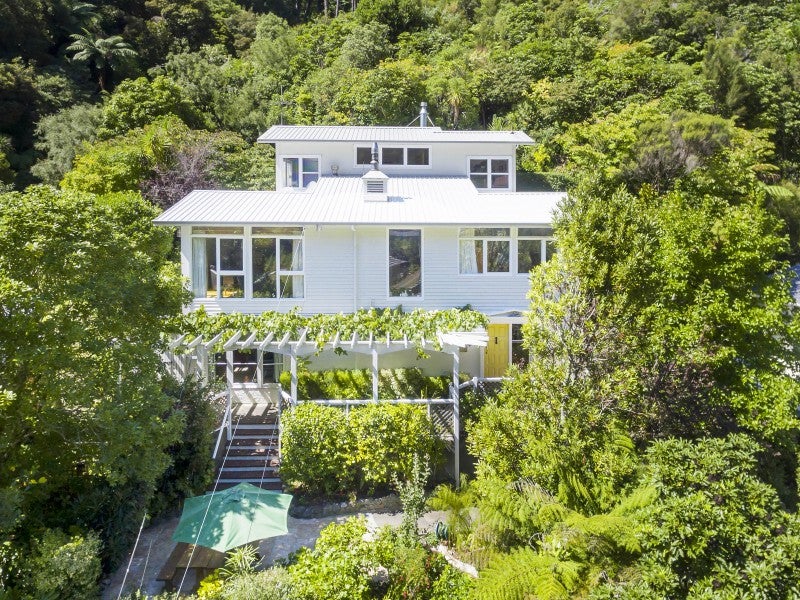 135 Pinehaven Road, Pinehaven, Upper Hutt - Carousel 1