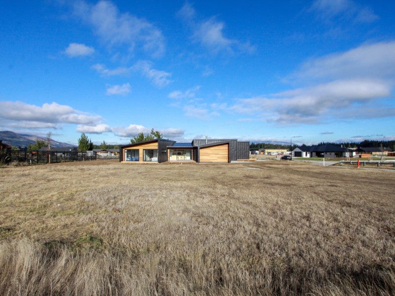 15 Dingle ST, Hawea, Lake Hawea - Carousel 6