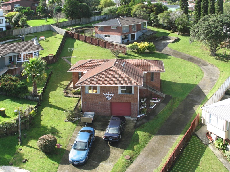 13 Verena Place, Green Bay, Auckland - Carousel 2