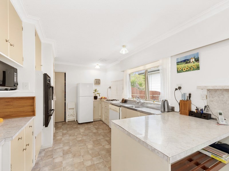 16A Pohutukawa Drive, Pukete, Hamilton - Carousel 2