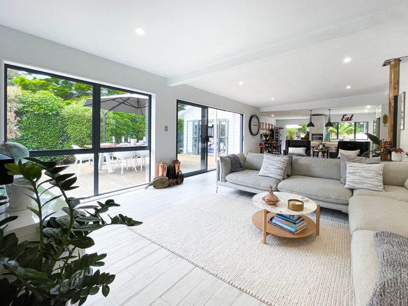 12 Opanuku Road, Henderson Valley, Auckland - Carousel 1