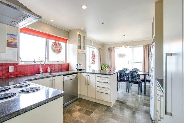 4 Moray Place, Tamatea, Napier - Carousel 2