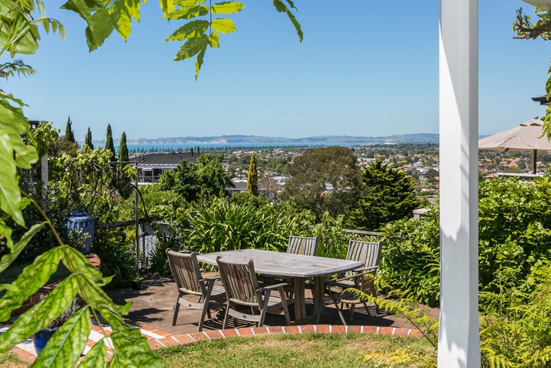 9 Enfield Road, Hospital Hill, Napier - Carousel 1