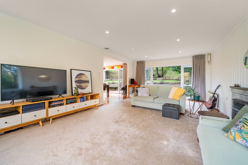 12 WAIRERE RD, BELMONT, LOWER HUTT - Carousel 26