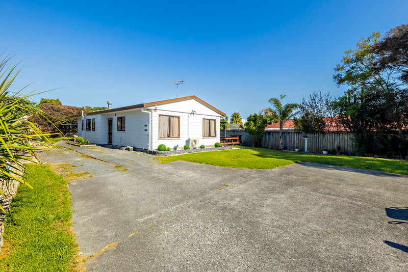 12 Rosemead Place, Randwick Park, Auckland - Carousel 1