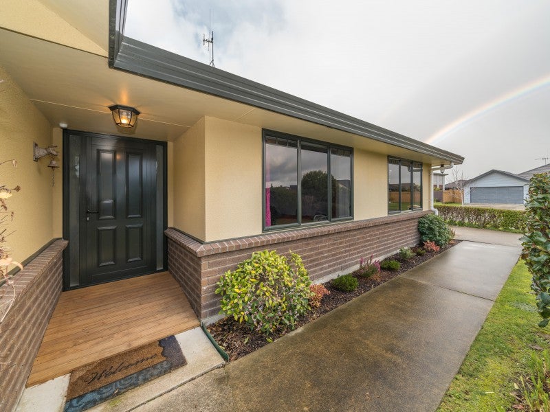 5 Cleveland Heights, Kelvin Grove, Palmerston North - Carousel 2