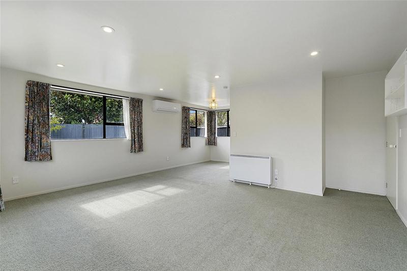 2/27 Aberfoyle Place, Parklands, Christchurch - Carousel 1