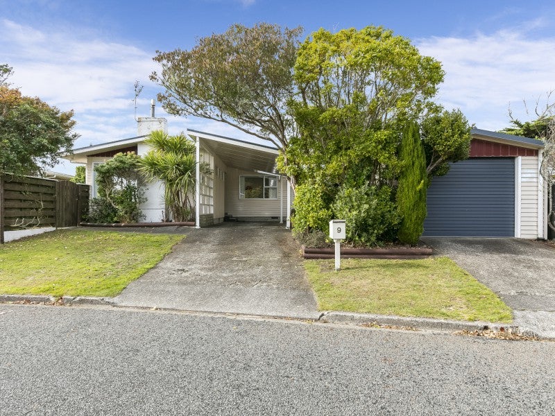 9 Chudleigh Grove, Churton Park, Wellington - Carousel 1