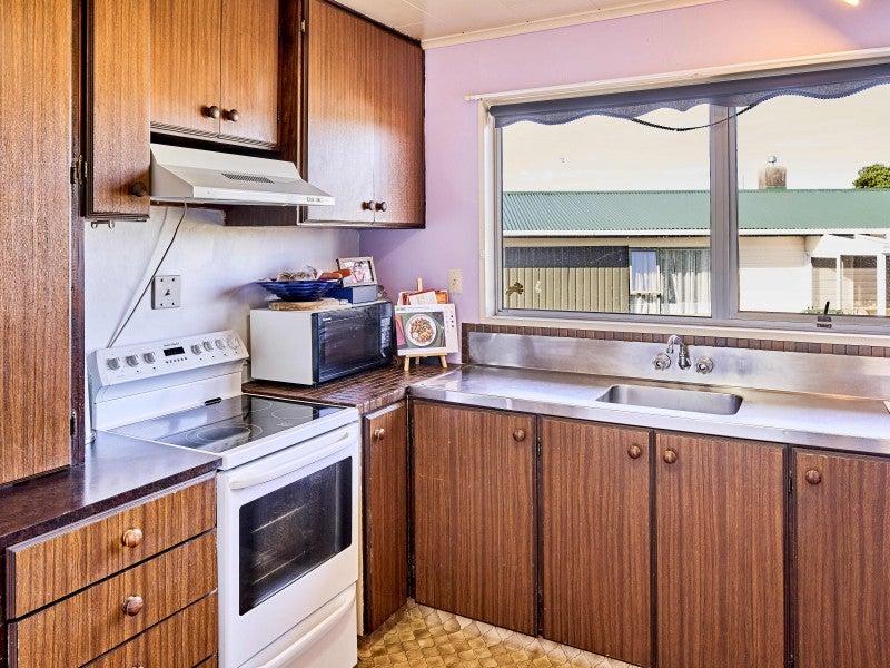 456 Warspite Avenue, Ascot Park, Porirua - Carousel 2