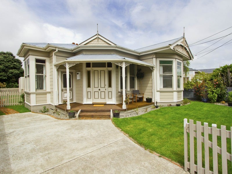 14 Riddlers Crescent, Petone, Lower Hutt - Carousel 1