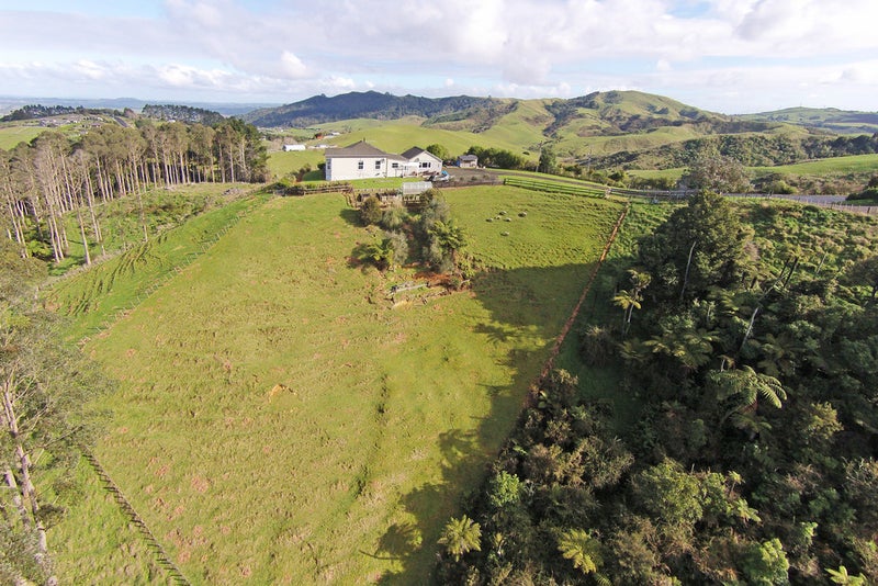 368 Pinnacle Hill Road, Bombay - Carousel 22