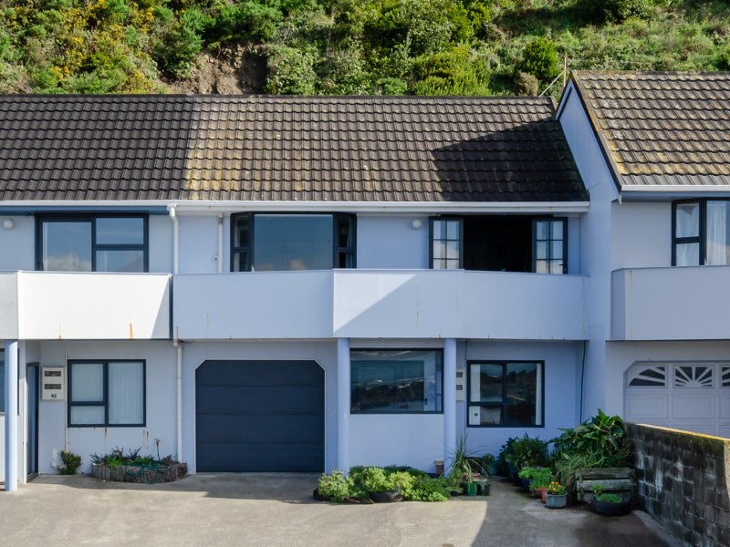 3/422 Queens Drive, Lyall Bay, Wellington - Carousel 1