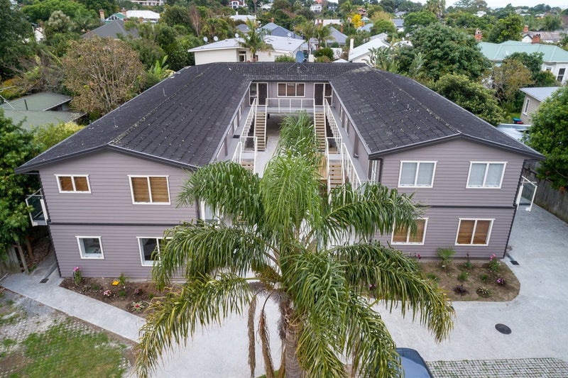 10L Sylvan Avenue, Northcote, Auckland - Carousel 1